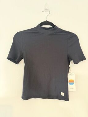 VUORI Short Sleeve Mock Neck Top